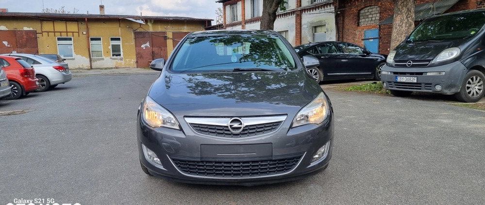 Opel Astra cena 27300 przebieg: 134500, rok produkcji 2011 z Bydgoszcz małe 301